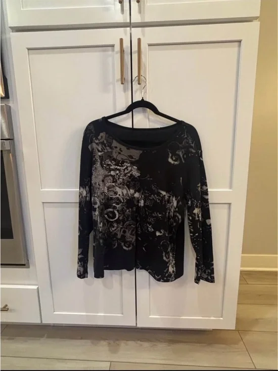 XL-2x Y2K Black & White Printed Long-Sleeve Women’s Top - Picture 3 of 5